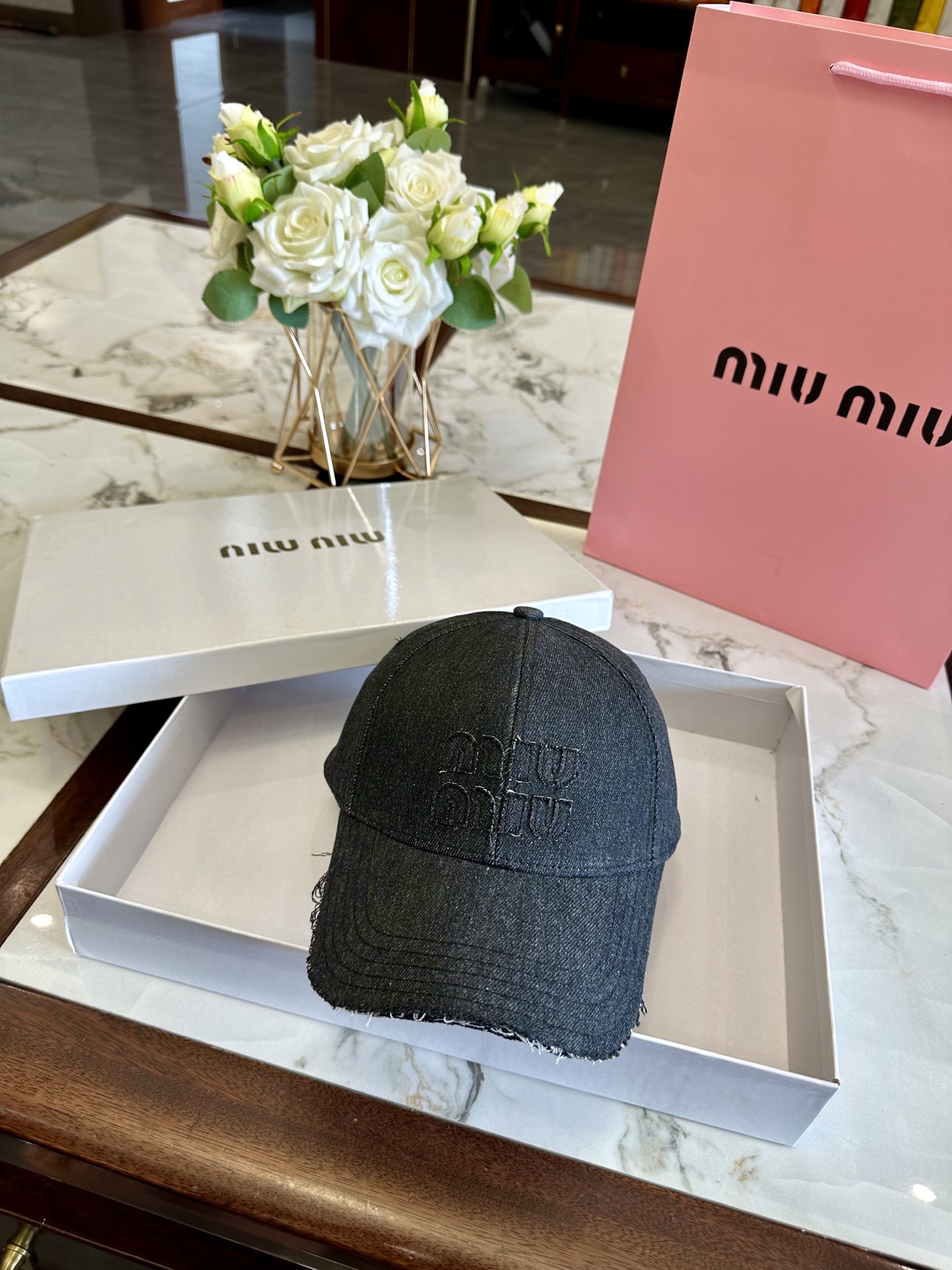 miu miu hat model 23